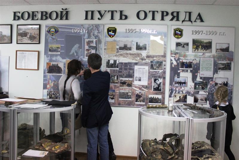 В рамках всероссийского проекта нижневартовский ОМОН посетили юные герои 