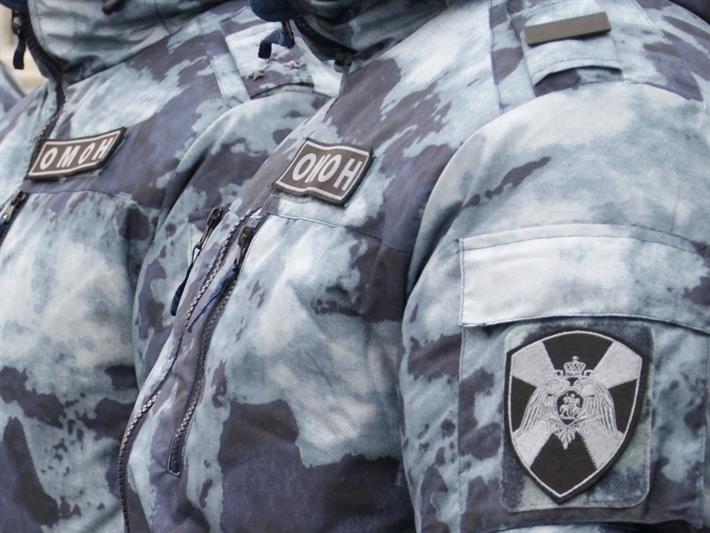 В Алтайском крае ОМОН оказал содействие полиции в задержании подозреваемых в серии краж