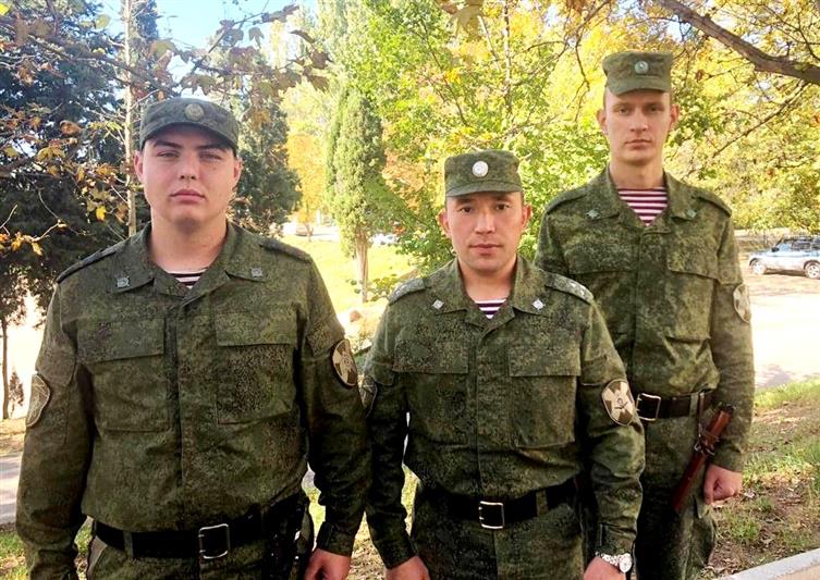 В Севастополе военнослужащие Росгвардии и пожарные спасли подростка, упавшего в цистерну с мазутом