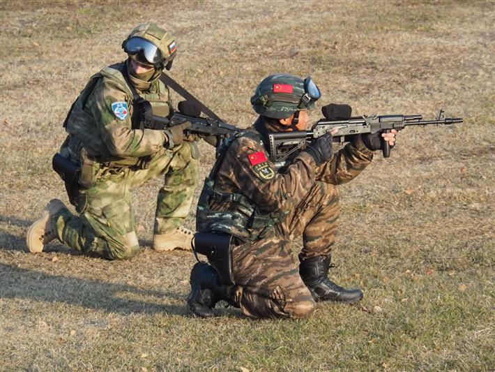 Военнослужащие Росгвардии и Народной вооружённой полиции Китая успешно выполнили задачи в ходе проведения учебной специальной операции (видео)