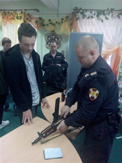 На Ямале росгвардейцы проводят уроки мужества к 100-летию со дня рождения Михаила Калашникова