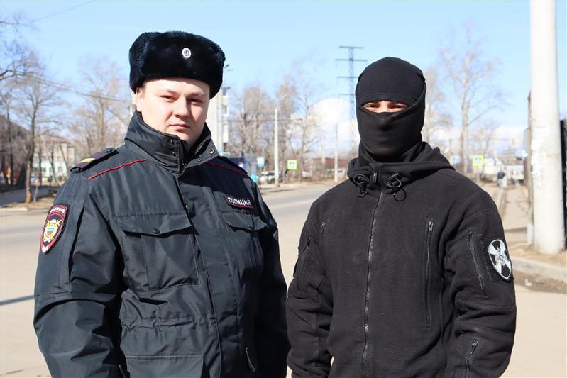 В Хабаровске росгвардеец и полицейский задержали подозреваемого в убийстве