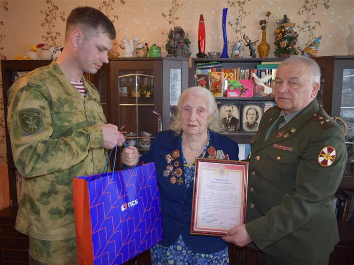 В Иркутской области росгвардейцы навестили с поздравлениями  ветеранов войск правопорядка – участников Великой Отечественной войны 