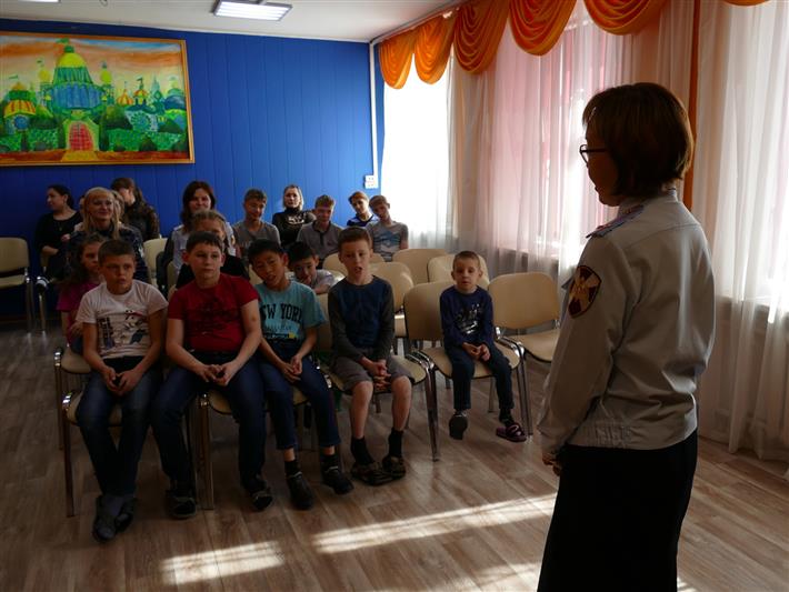 Сотрудники и военнослужащие Росгвардии провели благотворительную акцию в подшефном детском доме в Иркутске