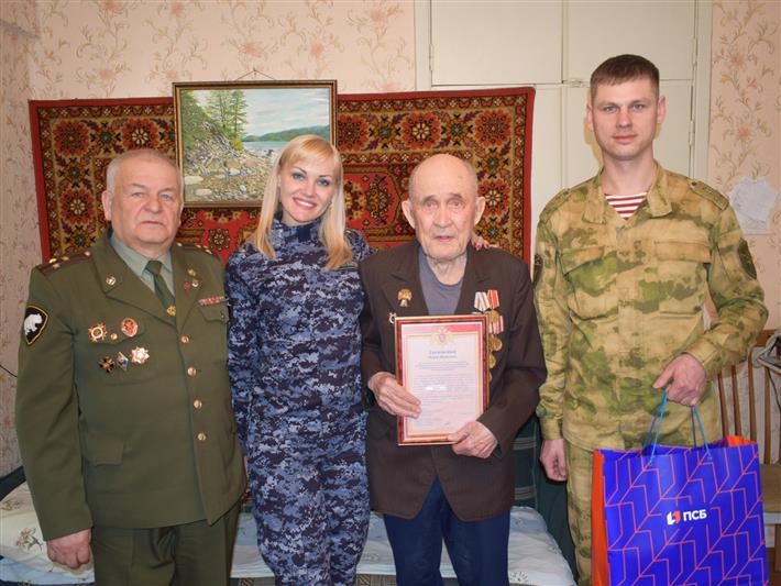 В Иркутской области росгвардейцы навестили с поздравлениями  ветеранов войск правопорядка – участников Великой Отечественной войны 
