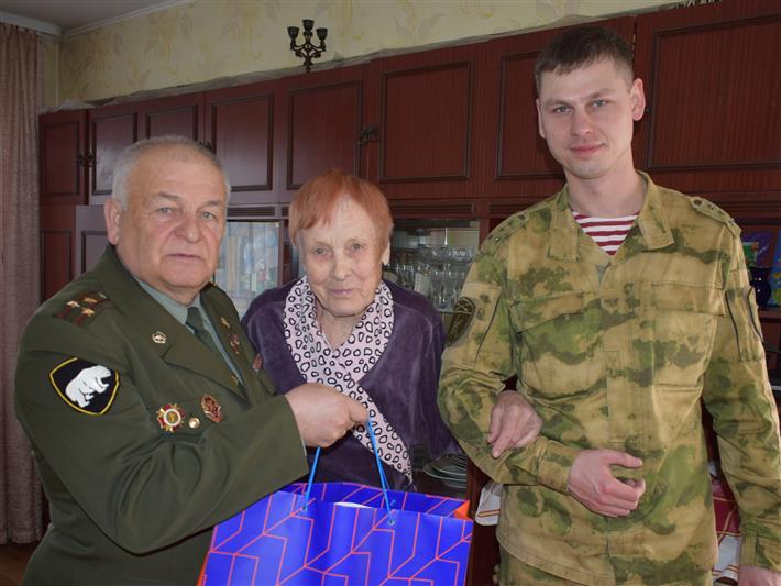 В Иркутской области росгвардейцы навестили с поздравлениями  ветеранов войск правопорядка – участников Великой Отечественной войны 