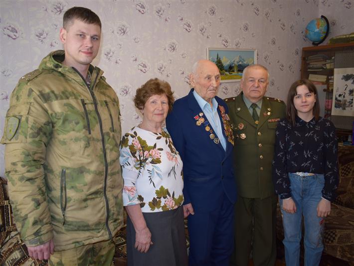 В Иркутской области росгвардейцы навестили с поздравлениями  ветеранов войск правопорядка – участников Великой Отечественной войны 