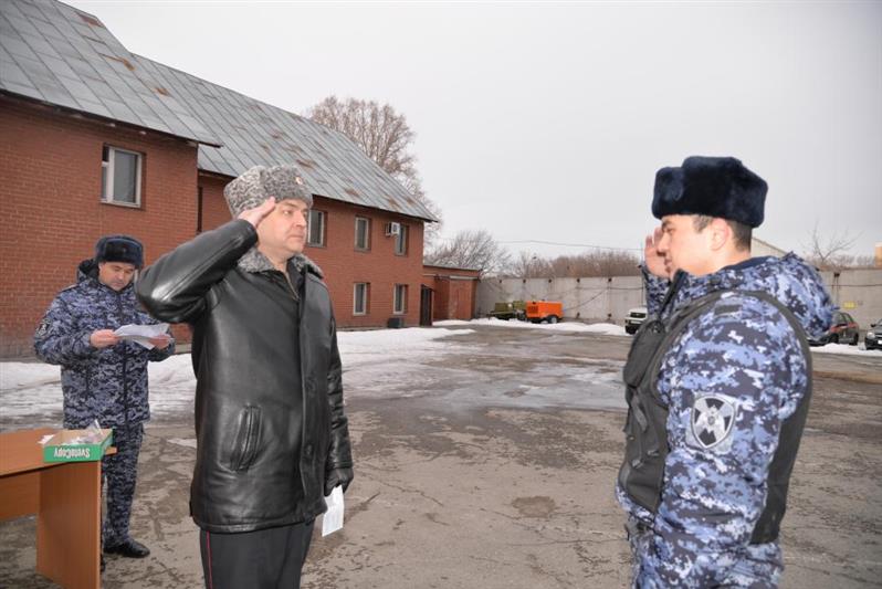 По случаю профессионального праздника в Уральском округе Росгвардии наградили отличившихся военнослужащих и сотрудников