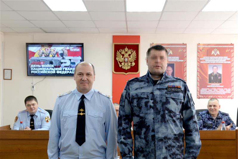 По случаю профессионального праздника в Уральском округе Росгвардии наградили отличившихся военнослужащих и сотрудников