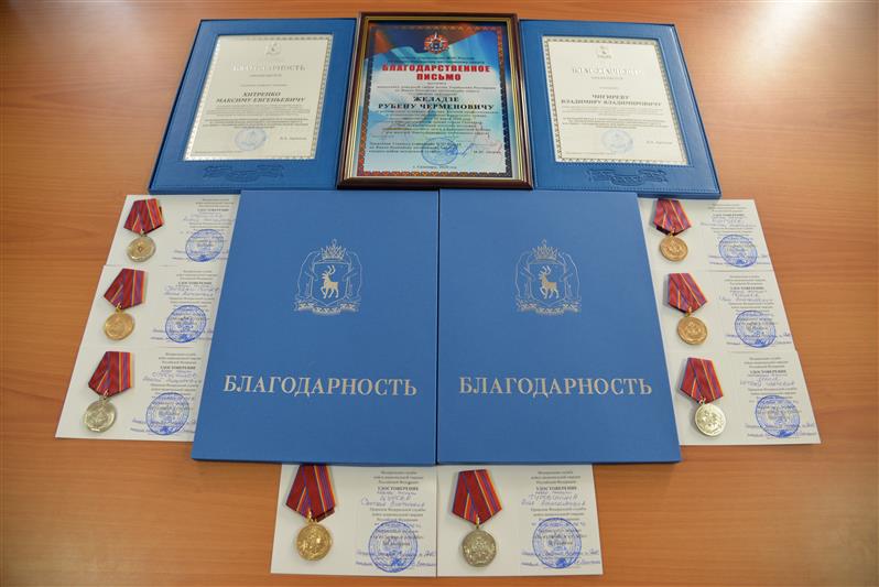 По случаю профессионального праздника в Уральском округе Росгвардии наградили отличившихся военнослужащих и сотрудников