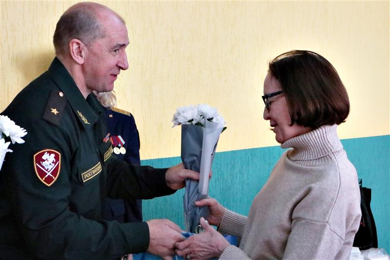 Командующий Южным округом Росгвардии встретился с членами семей погибших военнослужащих и сотрудников ведомства