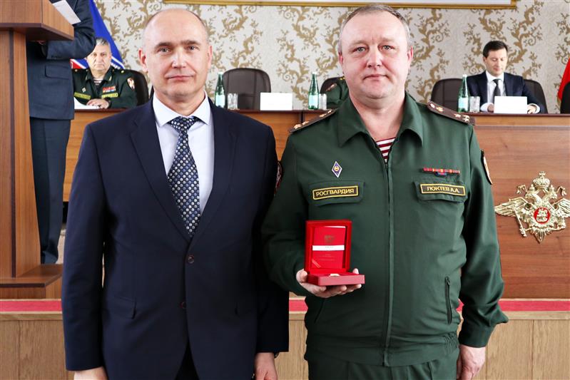Военнослужащим и сотрудникам Южного округа Росгвардии вручили ведомственные и региональные награды