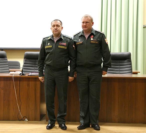 В преддверии Дня Росгвардии командующий Северо-Кавказским округом вручил награды военнослужащим и сотрудникам ведомства