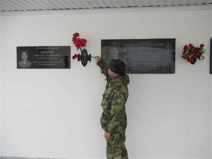 В озерском соединении Росгвардии почтили память погибших воинов правопорядка