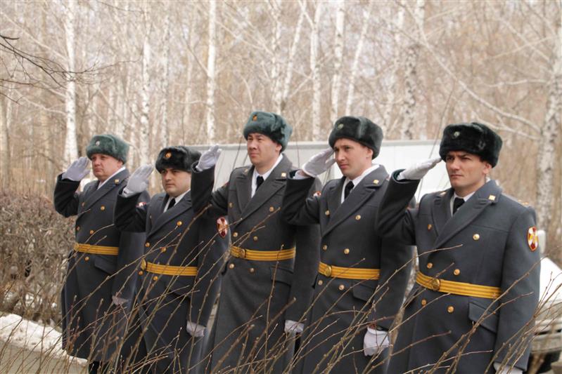 В озерском соединении Росгвардии почтили память погибших воинов правопорядка