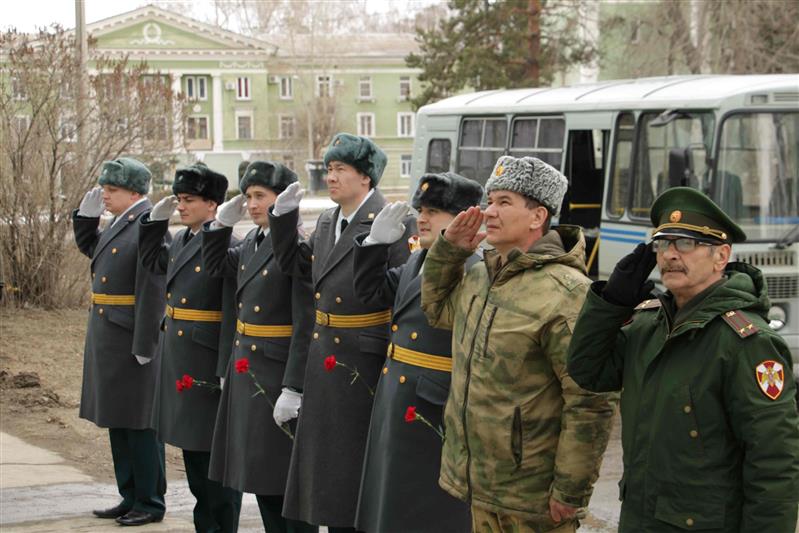 В озерском соединении Росгвардии почтили память погибших воинов правопорядка