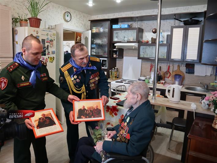 В Томске продолжается акция Росгвардии «Синий платочек»