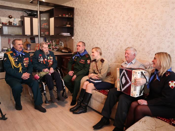 В Томске продолжается акция Росгвардии «Синий платочек»