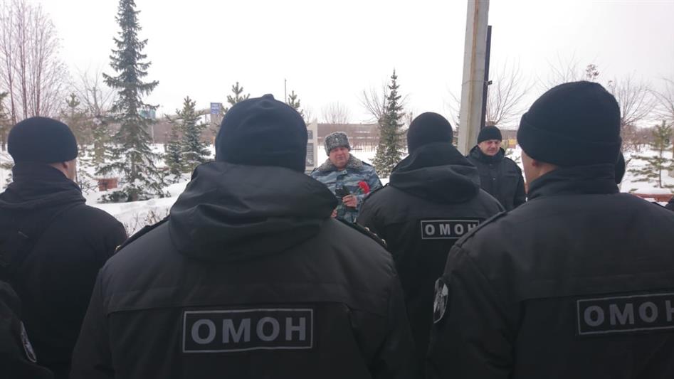 Бойцы магнитогорского ОМОН почти память боевого товарища