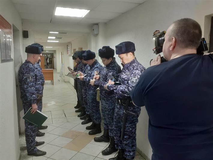 Журналисты ямальских «Вестей» заступили на дежурство вместе с сотрудниками Росгвардии 