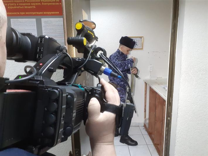Журналисты ямальских «Вестей» заступили на дежурство вместе с сотрудниками Росгвардии 