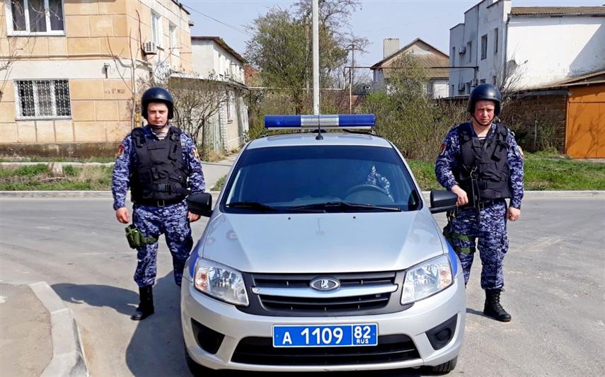 В Крыму сотрудники Росгвардии задержали дебошира, избившего женщину
