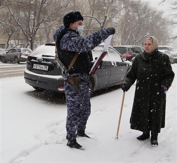 В Подмосковье росгвардейцы продолжают призывать граждан оставаться дома