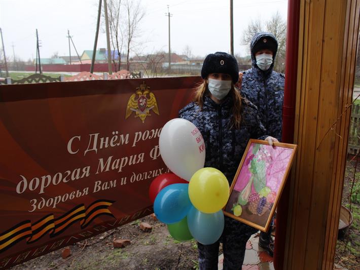 Саратовские росгвардейцы поздравили с днем рождения  легендарную  фронтовую регулировщицу   Марию Филипповну Лиманскую