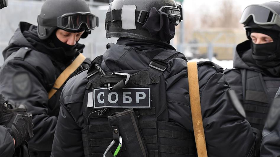 В Новосибирске при поддержке сотрудников СОБР задержаны подозреваемые в покушении на уничтожение имущества