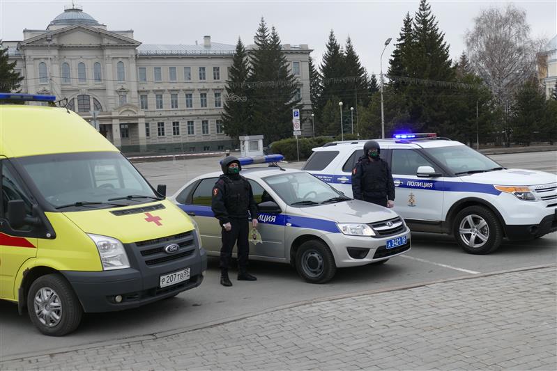 В Омске сотрудники Росгвардии задержали агрессивного дебошира, который препятствовал медикам оказывать помощь пожилому гражданину