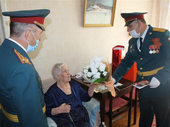 В северском соединении Росгвардии стартовала акция «Парад у дома ветерана»