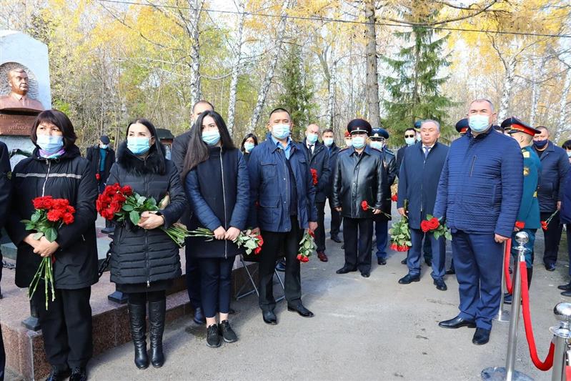 В Уфе открыли памятник генерал-лейтенанту Артуру Ахметханову