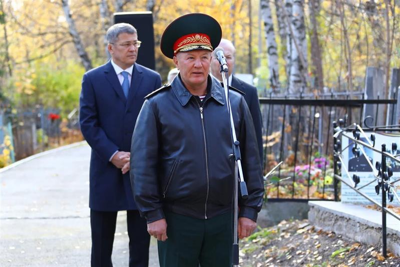 В Уфе открыли памятник генерал-лейтенанту Артуру Ахметханову