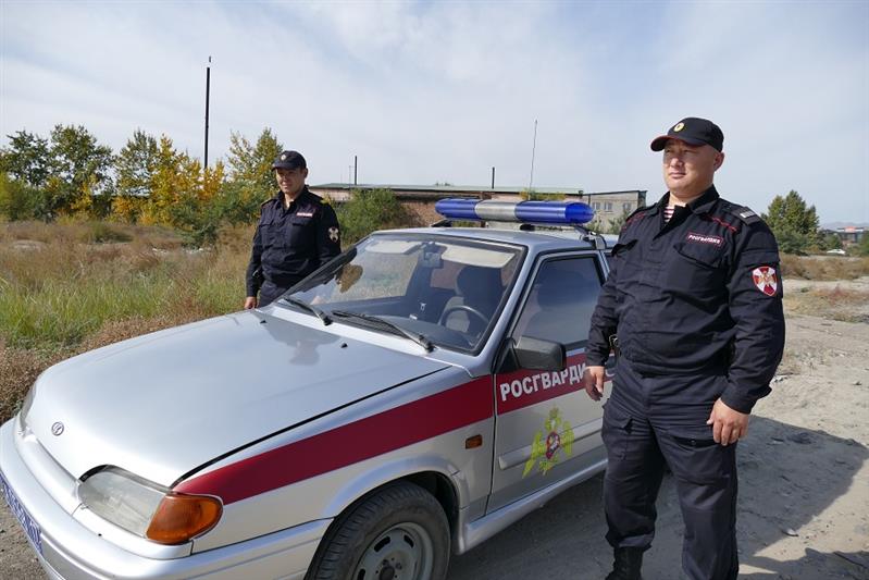 Нарядом вневедомственной охраны Росгвардии в Туве пресекли незаконный оборот наркотиков в крупном размере
