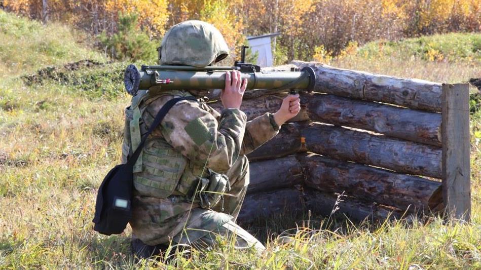 В Уральском округе Росгвардии спецназ выполнил практические стрельбы из огнеметов  (видео)