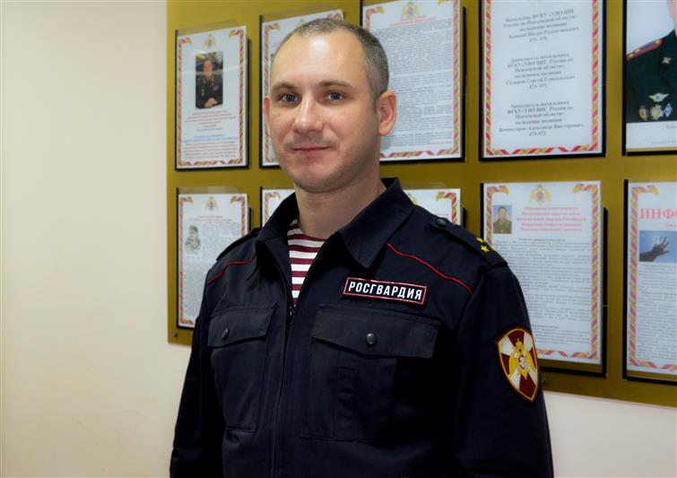 В Пензе сотрудник Росгвардии защитил пенсионерку от мошенников