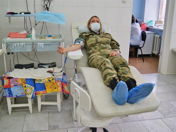 В Хакасии росгвардейцы продолжают пополнять банк донорской крови  