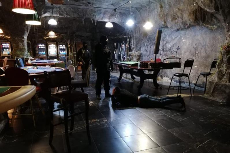 В Екатеринбурге при участии ОМОН Росгвардии пресечена деятельность незаконного игорного клуба