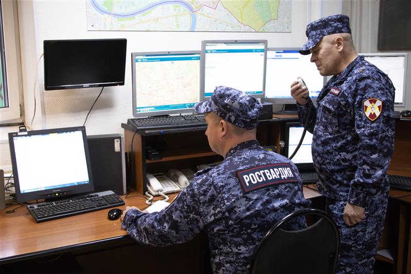 В Москве росгвардейцы блокировали автомобиль, который находился в федеральном розыске
