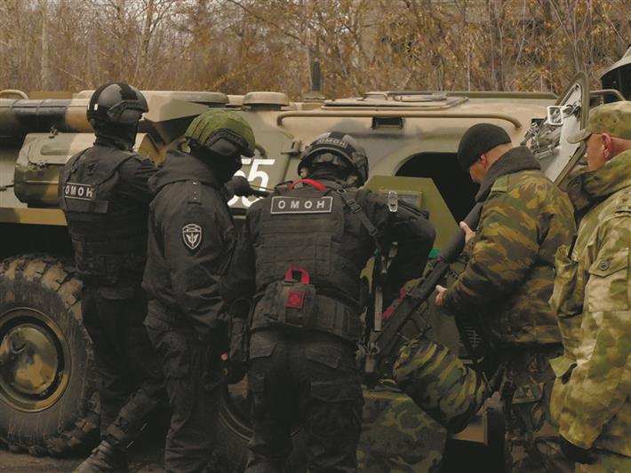 В Кузбассе ОМОН провел антитеррористическую тренировку