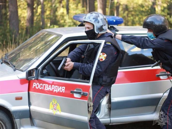 Сотрудники вневедомственной охраны Сибирского округа Росгвардии отмечают профессиональный праздник 