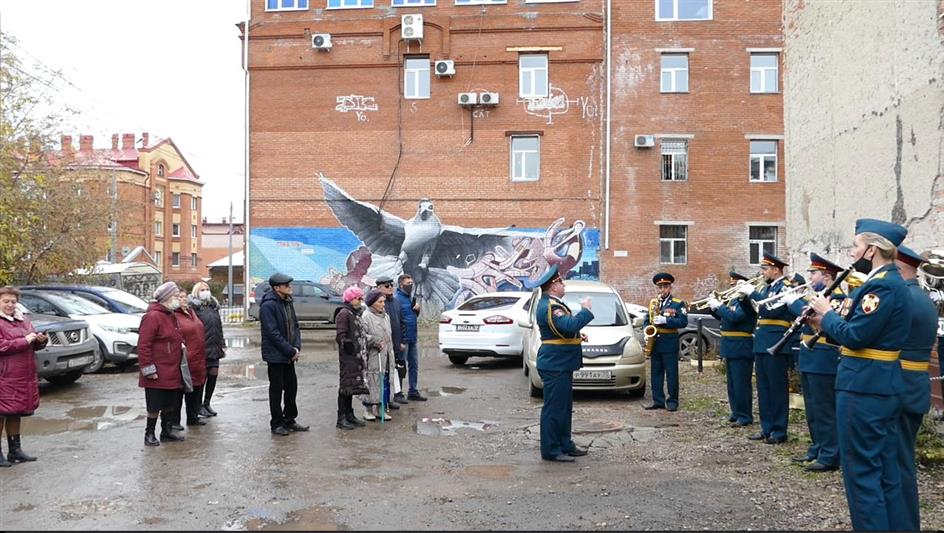 Военный оркестр северского соединения Росгвардии выступил для людей с ограниченными физическими возможностями
