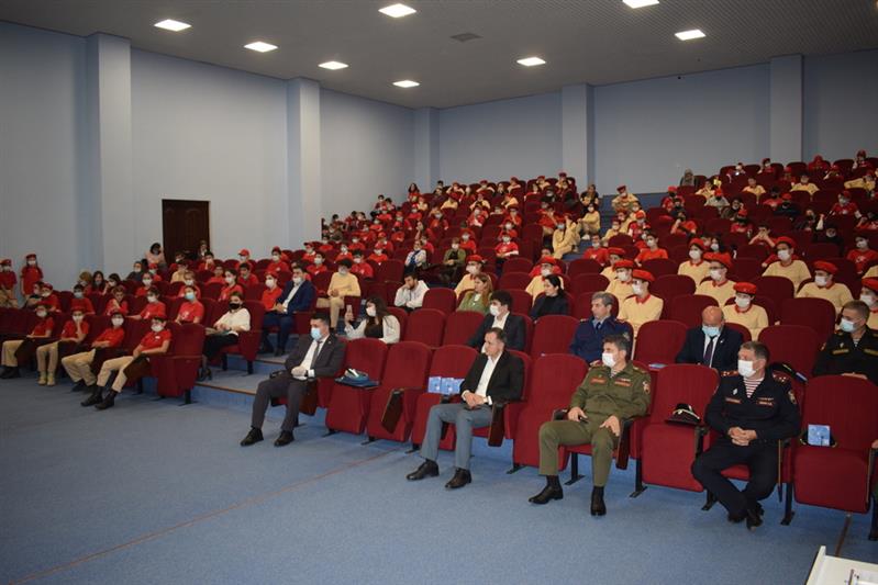 Представители Росгвардии стали гостями фестиваля юнармейцев в Дагестане
