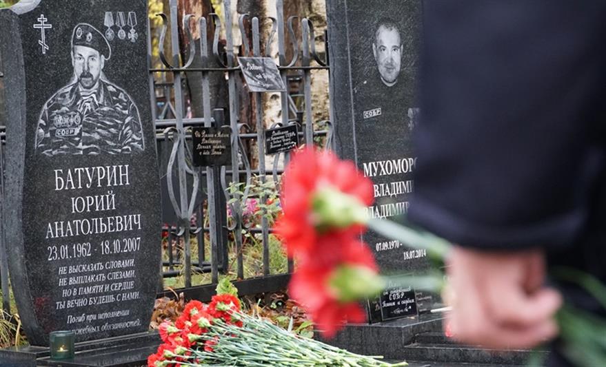  В Архангельске сотрудники и ветераны СОБР Росгвардии почтили память погибшего офицера