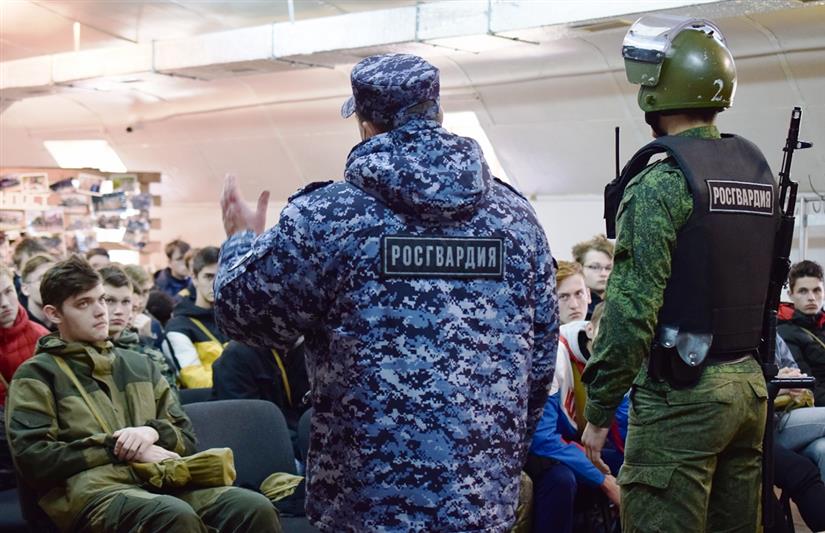 В Тюмени Росгвардия рассказала допризывникам о службе в  подразделениях ведомства