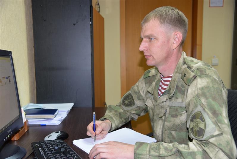 Военнослужащие и сотрудники Росгвардии приняли участие в акции  «Тотальный диктант» в Югре