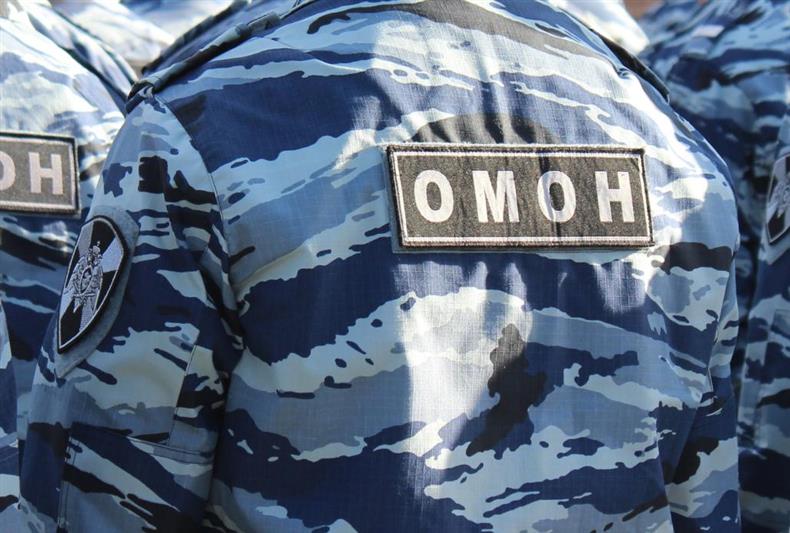 В Югре при участии ОМОН Росгвардии проведены следственные действия в отношении подозреваемого в превышении должностных полномочий