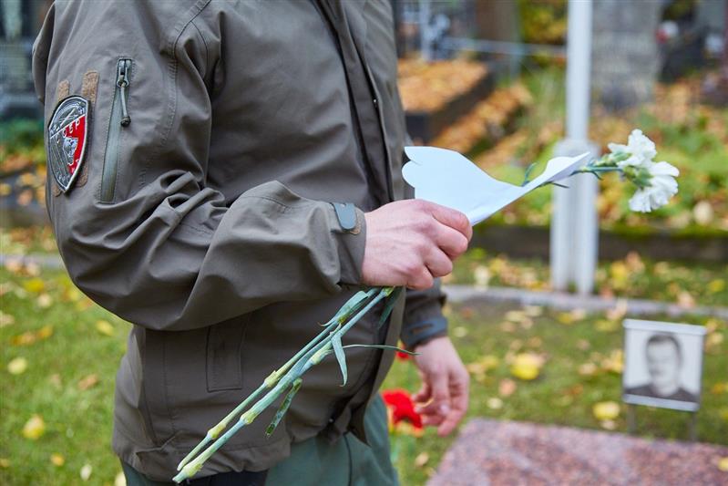 Сотрудники и военнослужащие Северо-Западного округа Росгвардии приняли участие в акции памяти «Дни белых журавлей»