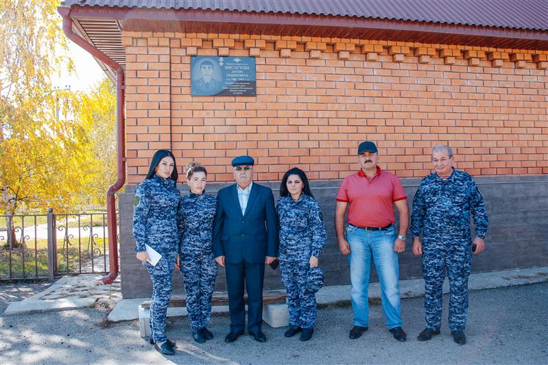 В Кабардино-Балкарии росгвардейцы навестили семью погибшего сослуживца