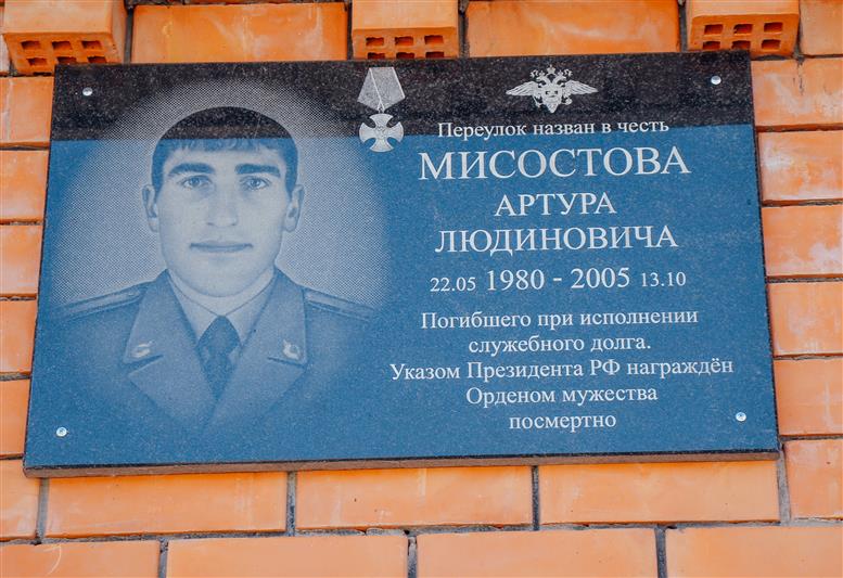 В Кабардино-Балкарии росгвардейцы навестили семью погибшего сослуживца